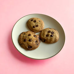 Top view of eggless Nutella-stuffed cookies on a plate – handcrafted cookies by Queen Cookies, perfect for Indian dessert lovers